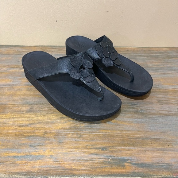 FitFlop Lottie 3D Floral Slip On Thong Sandals Black Textile Comfort Womens 9 - Picture 1 of 9